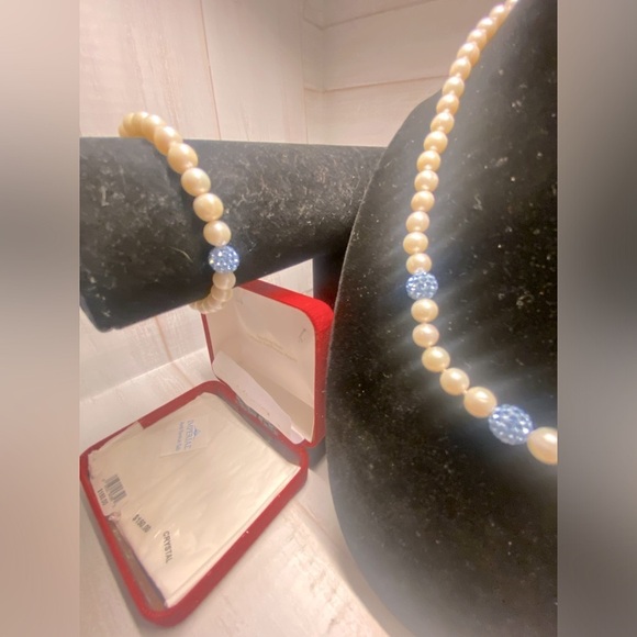 Fresh water pearls and crystals set Necklace, bracelet, and earrings - Picture 4 of 11
